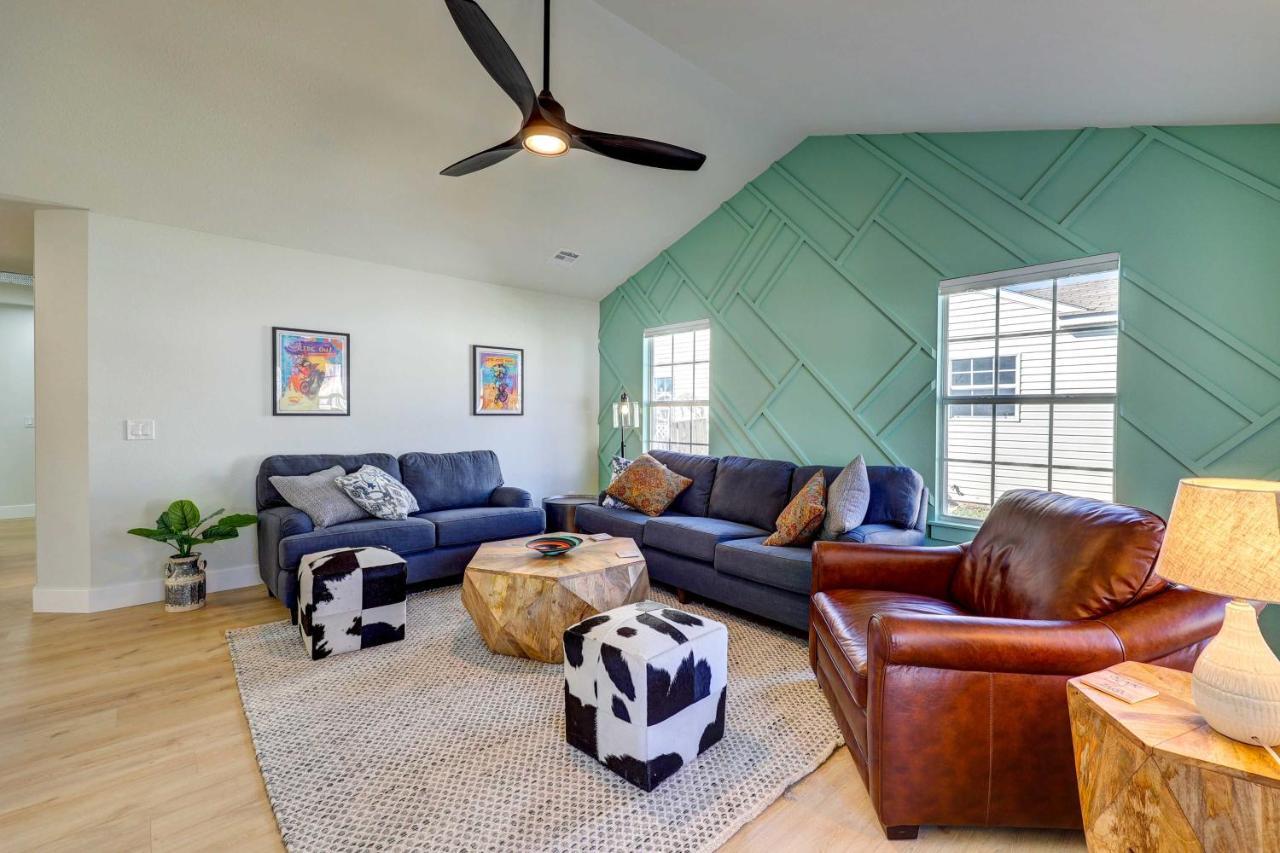 Chic Bentonville Home With Patio And Fire Pit! Kültér fotó