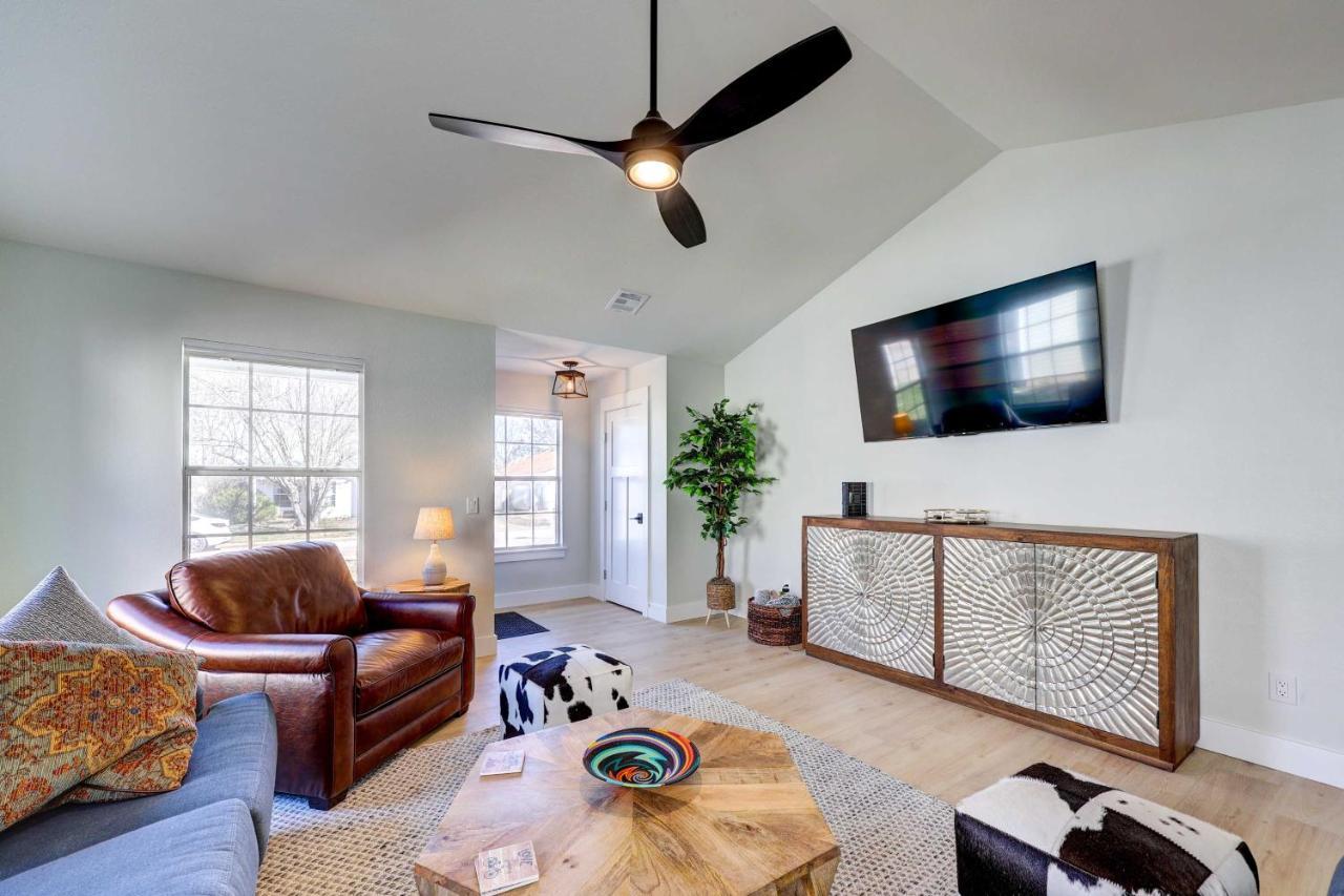 Chic Bentonville Home With Patio And Fire Pit! Kültér fotó