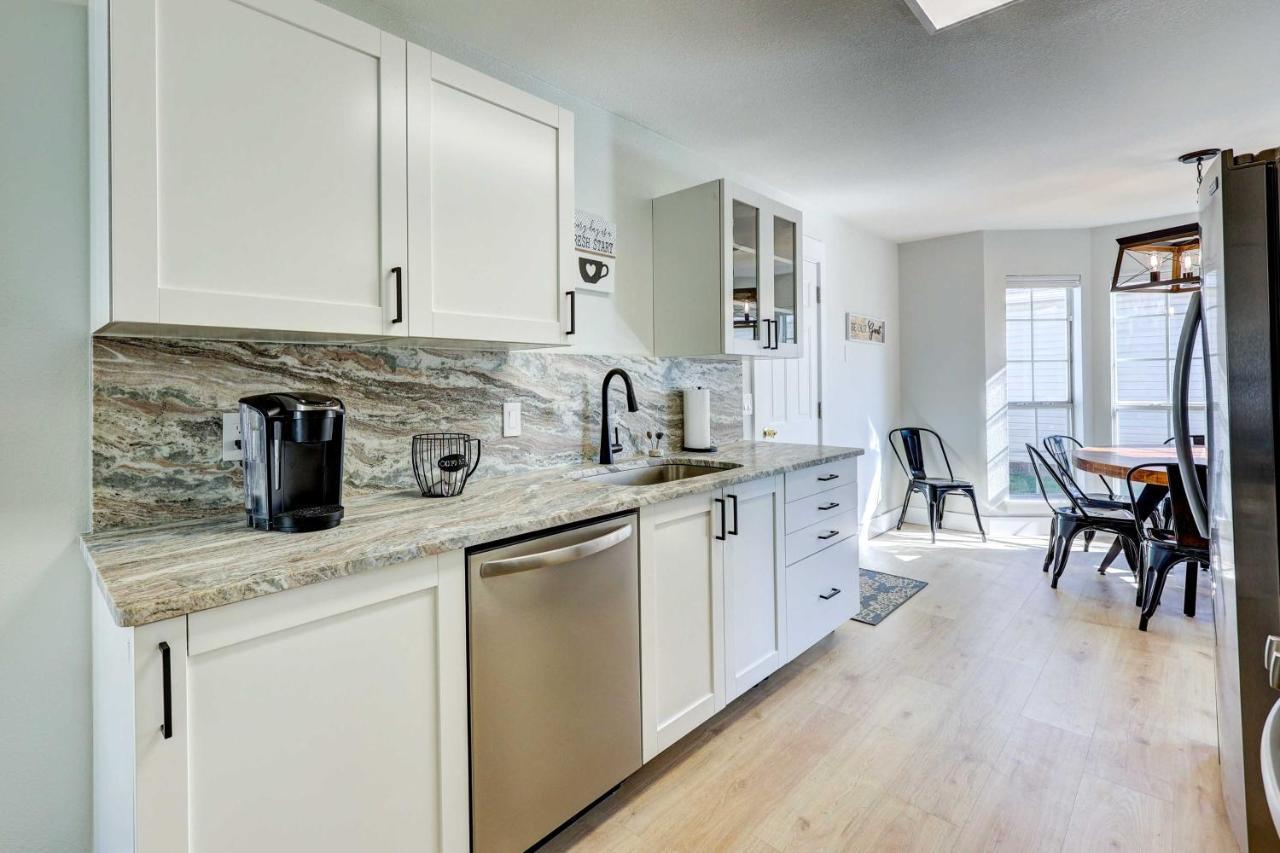 Chic Bentonville Home With Patio And Fire Pit! Kültér fotó
