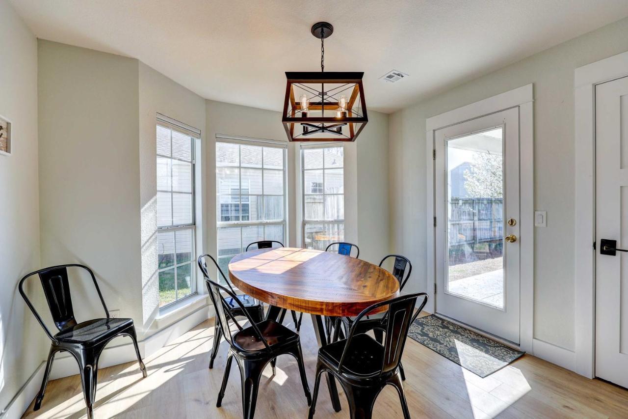 Chic Bentonville Home With Patio And Fire Pit! Kültér fotó