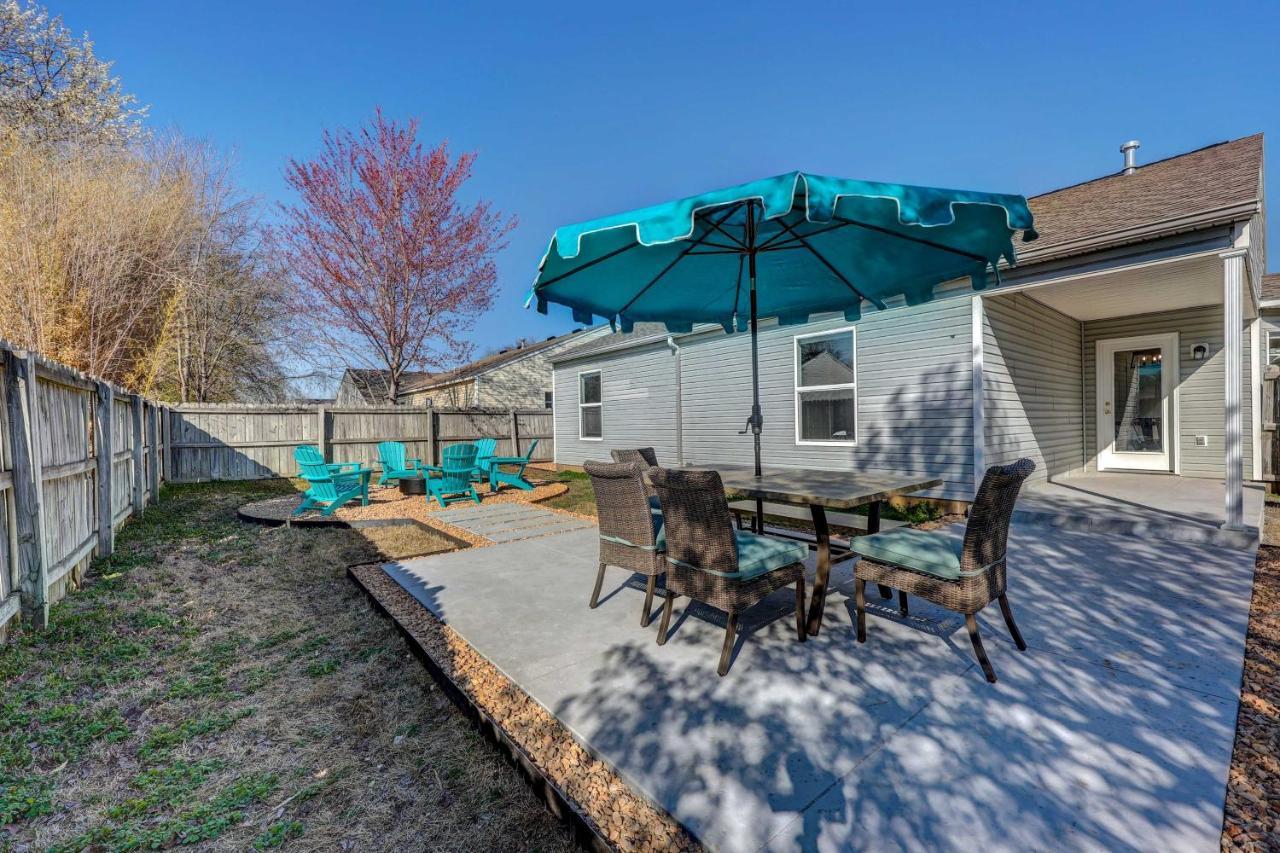 Chic Bentonville Home With Patio And Fire Pit! Kültér fotó