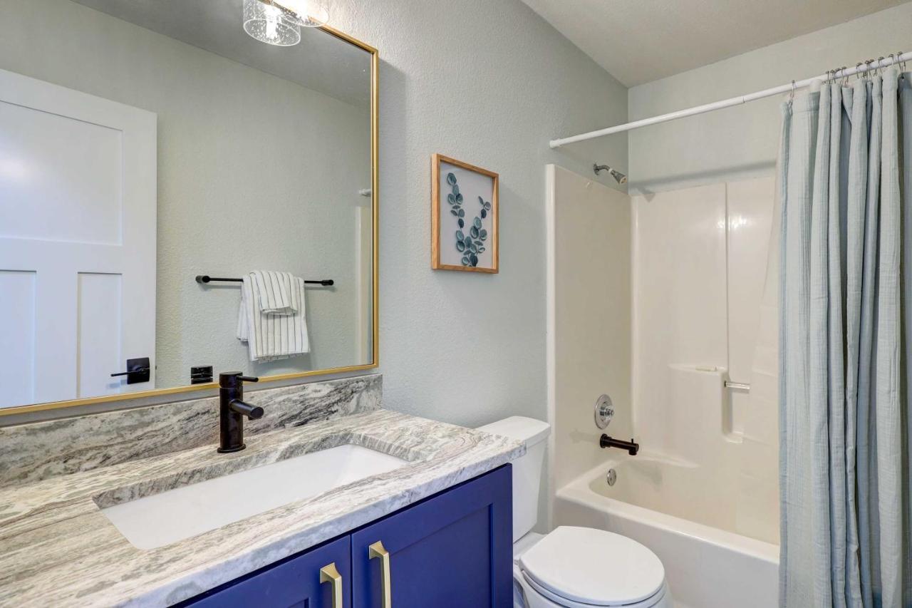 Chic Bentonville Home With Patio And Fire Pit! Kültér fotó